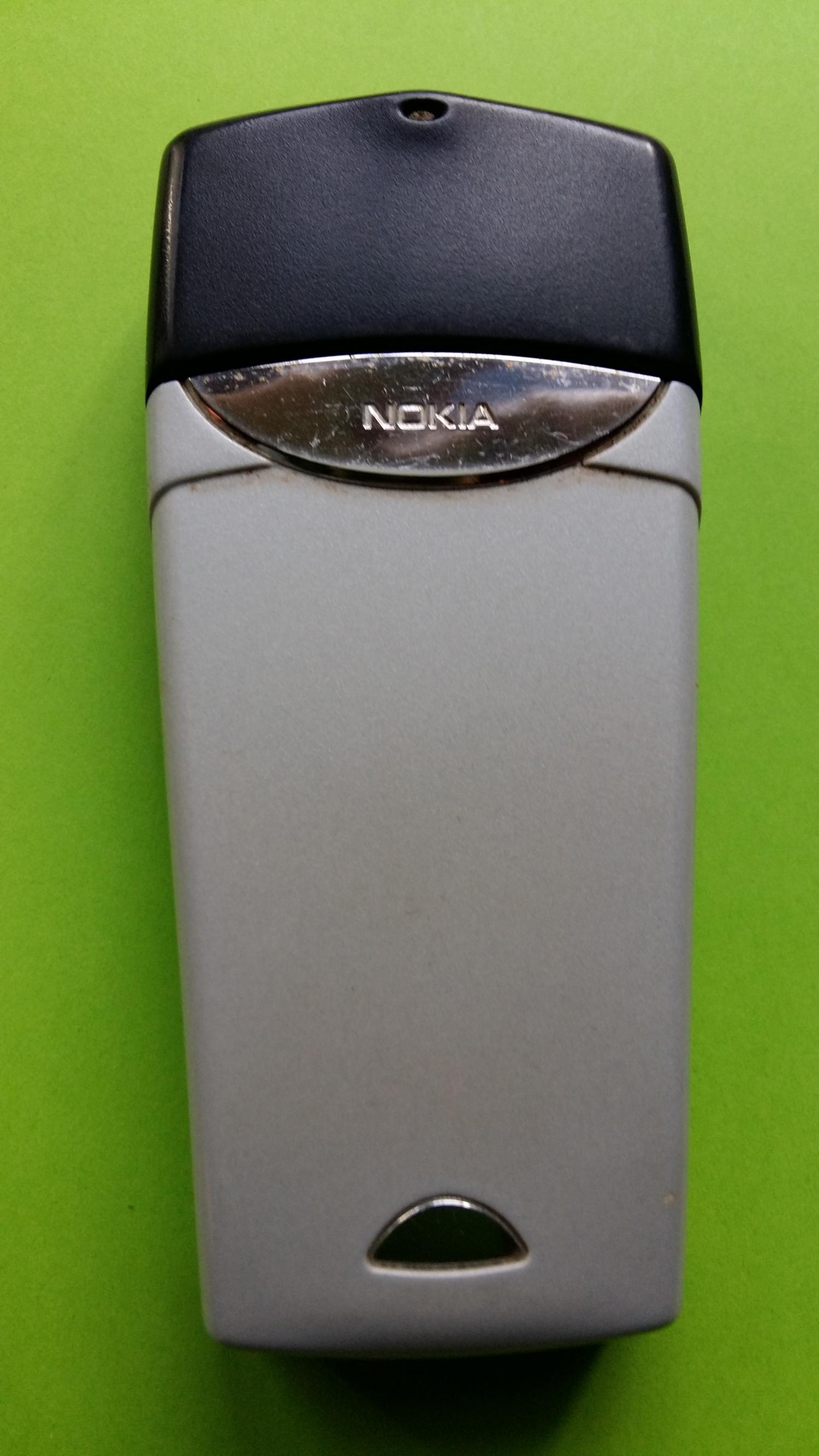 image-7324911-Nokia 8310 (9)2.jpg